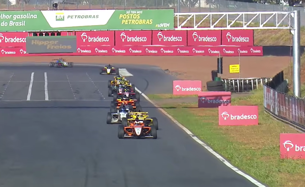 Arnaudo vence duas em Brasília e amplia vantagem na liderança da F4 Brasil